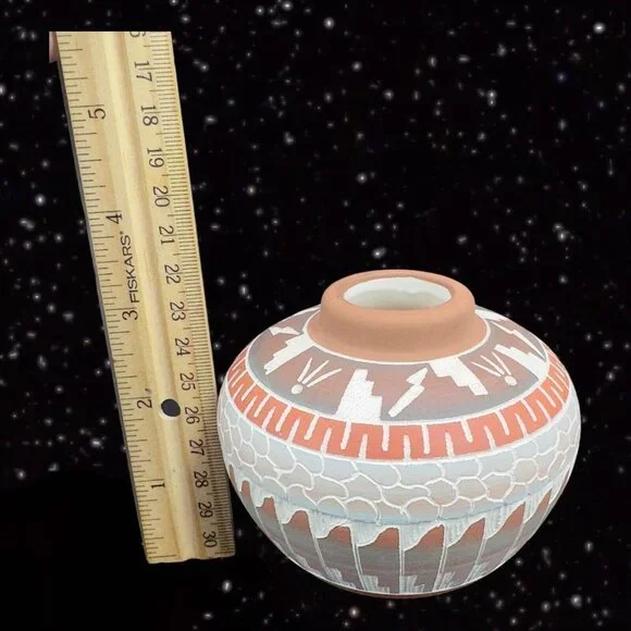 Hand Made Studio Art Pottery Vase Etched Ceramic Signed E Wlhitoyutt Inclain